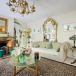 Amazing Apartment In The 16Th